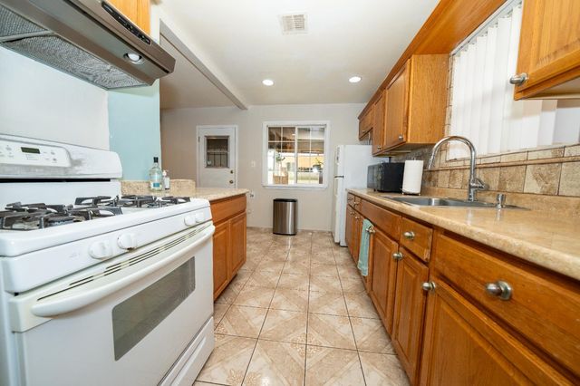 5250 Alcott Dr, Sacramento, CA 95820