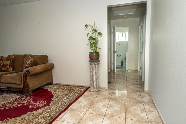 5250 Alcott Dr, Sacramento, CA 95820