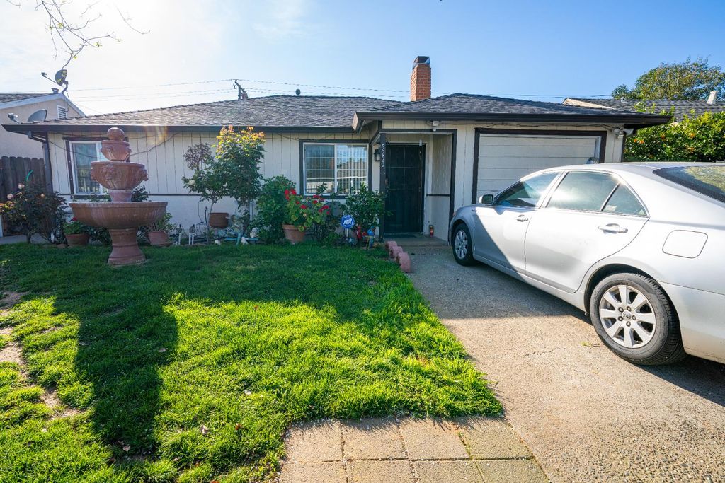 5250 Alcott Dr, Sacramento, CA 95820