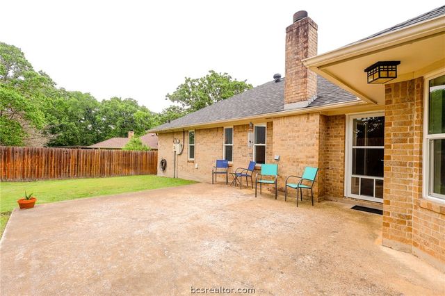 2004 Sandalwood Lane, Bryan, TX 77807