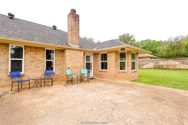 2004 Sandalwood Lane, Bryan, TX 77807