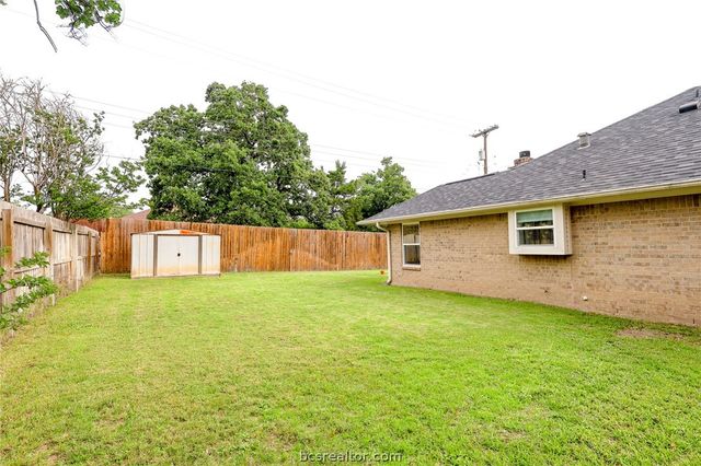 2004 Sandalwood Lane, Bryan, TX 77807