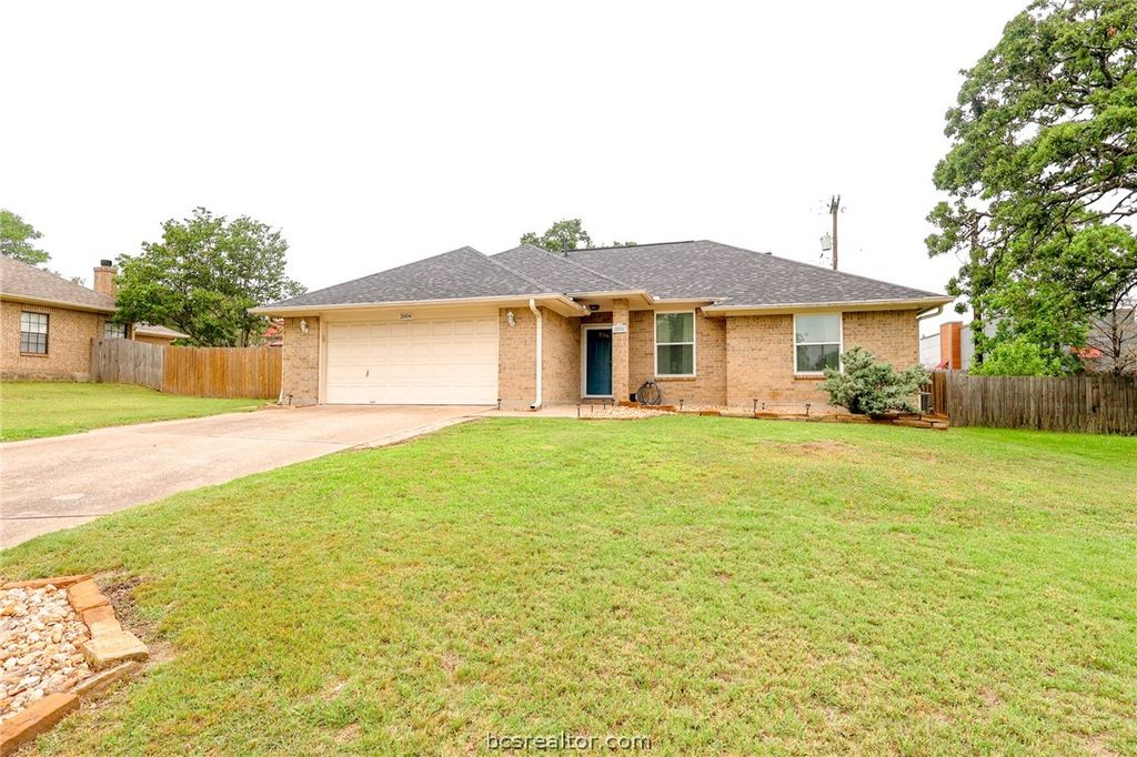 2004 Sandalwood Lane, Bryan, TX 77807 — photo 2