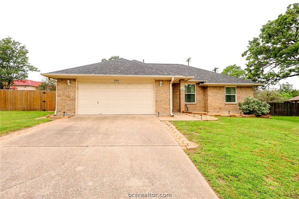 2004 Sandalwood Lane, Bryan, TX 77807 — photo 3