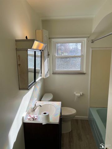 21617 Frazer Avenue, Southfield, MI 48075