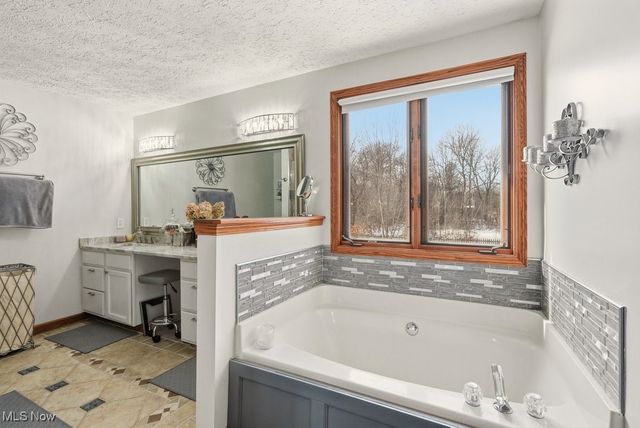 8546 Shorthorn Drive, Northfield, OH 44067