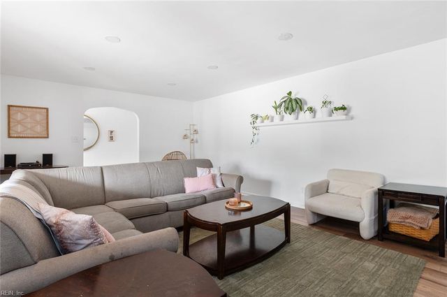 4213 Thalia DR, Virginia Beach, VA 23452