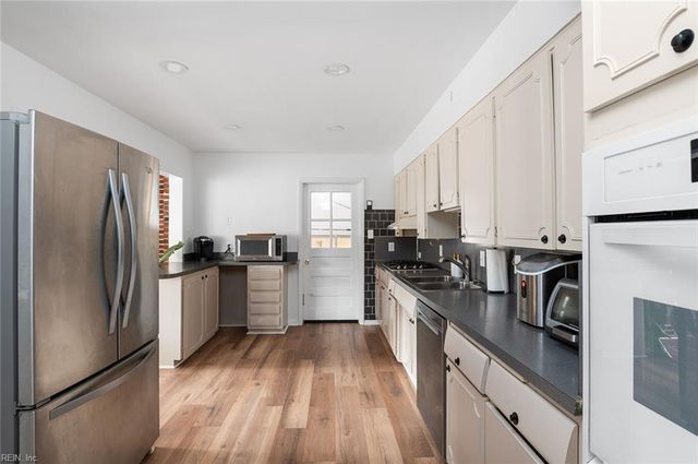 4213 Thalia DR, Virginia Beach, VA 23452