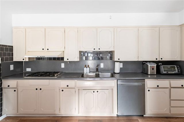 4213 Thalia DR, Virginia Beach, VA 23452