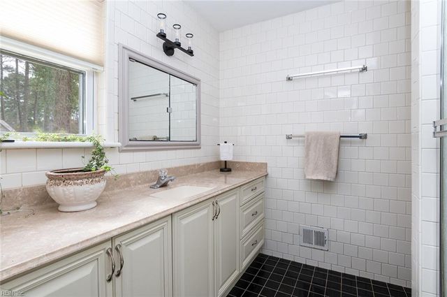 4213 Thalia DR, Virginia Beach, VA 23452