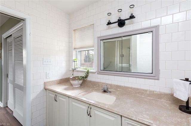 4213 Thalia DR, Virginia Beach, VA 23452