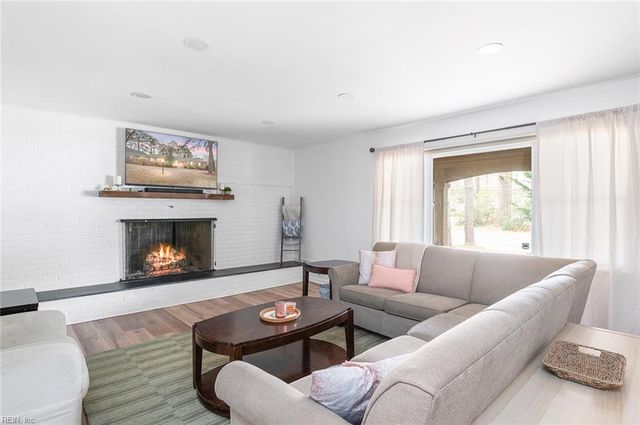 4213 Thalia DR, Virginia Beach, VA 23452