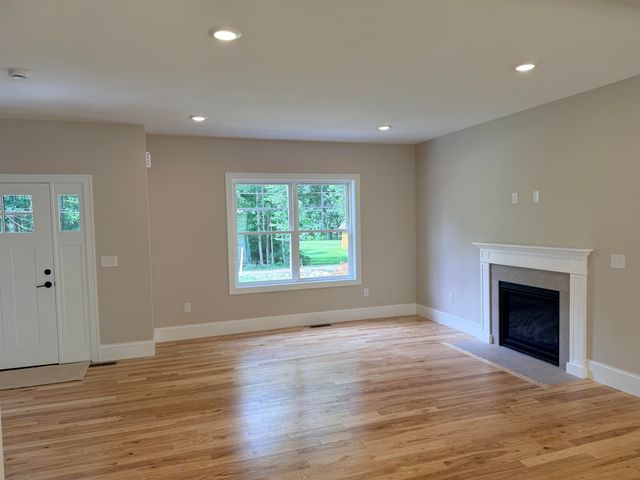 105 Seaverns Bridge Road, Merrimack, NH 03054