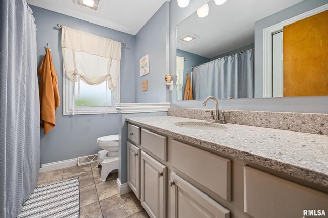 202 DEVONSHIRE Road, Washington, IL 61571
