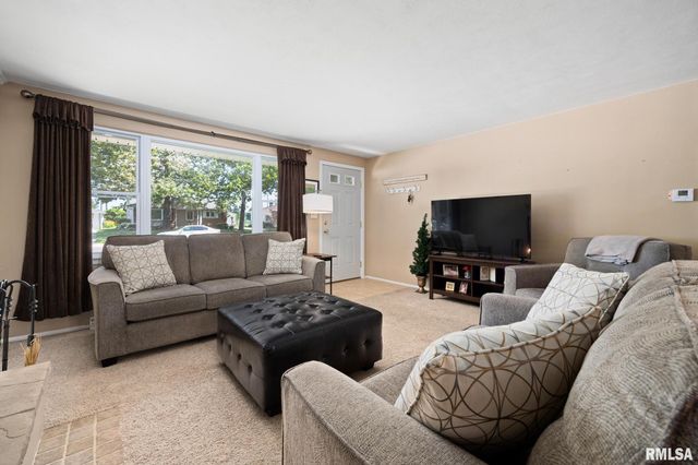 202 DEVONSHIRE Road, Washington, IL 61571