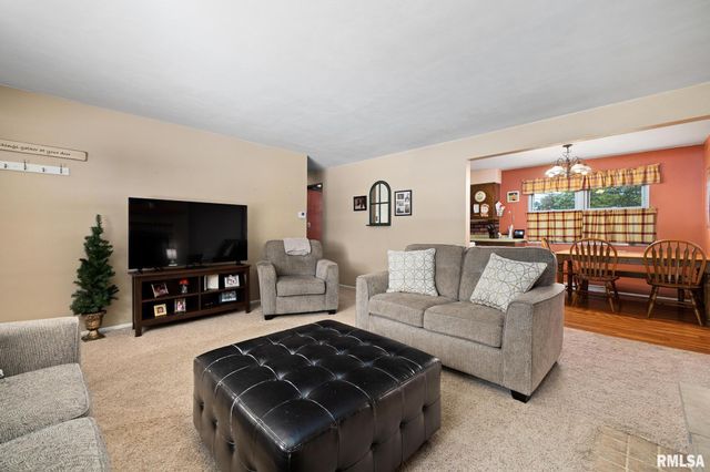 202 DEVONSHIRE Road, Washington, IL 61571