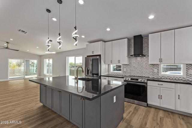 1645 S 29TH Avenue, Phoenix, AZ 85009