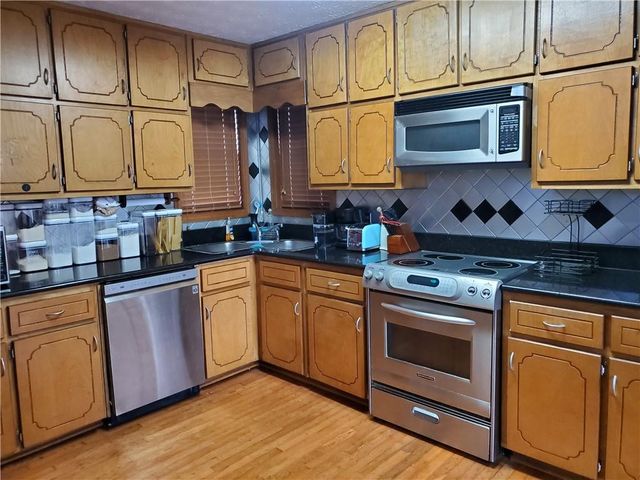 240 Oak Leaf Drive, Stockbridge, GA 30281