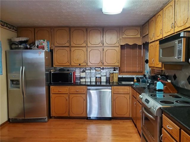 240 Oak Leaf Drive, Stockbridge, GA 30281