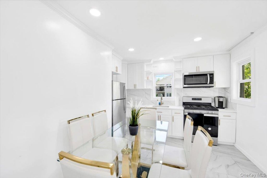 232 Jessamine Avenue, Yonkers, NY 10701 — photo 4