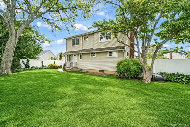 2055 Alan Drive, Seaford, NY 11783