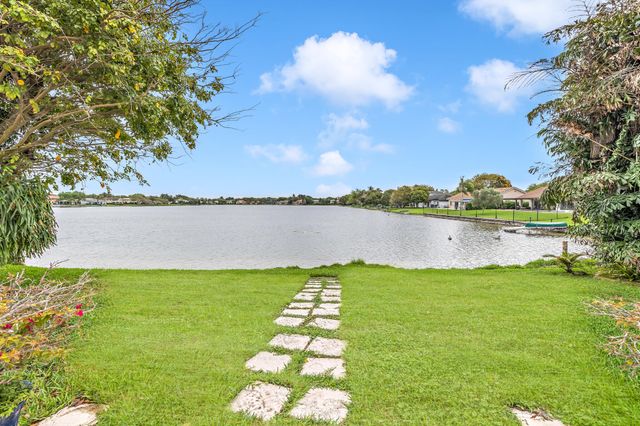 1966 SW 105th Avenue, Davie, FL 33324