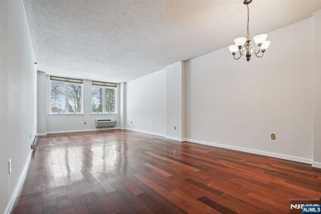 10 Smith Manor Boulevard 107, West Orange, NJ 07052