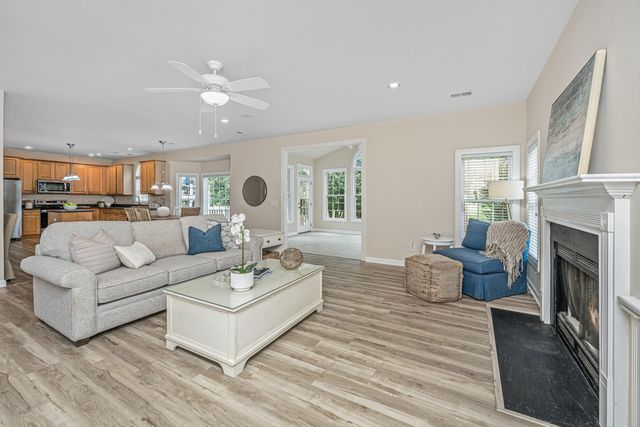 1557 Oakhurst Drive, Mount Pleasant, SC 29466