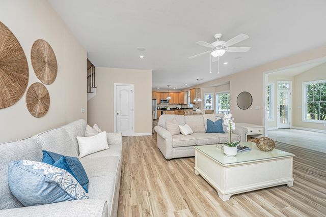 1557 Oakhurst Drive, Mount Pleasant, SC 29466