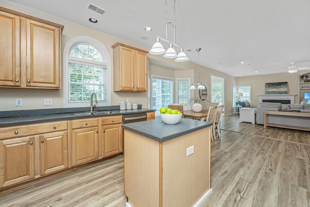 1557 Oakhurst Drive, Mount Pleasant, SC 29466