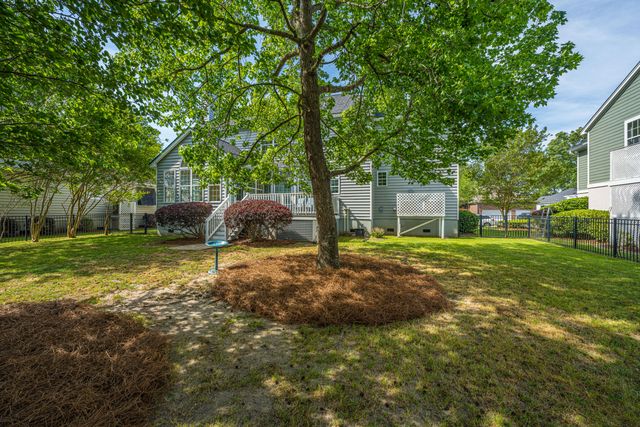 1557 Oakhurst Drive, Mount Pleasant, SC 29466