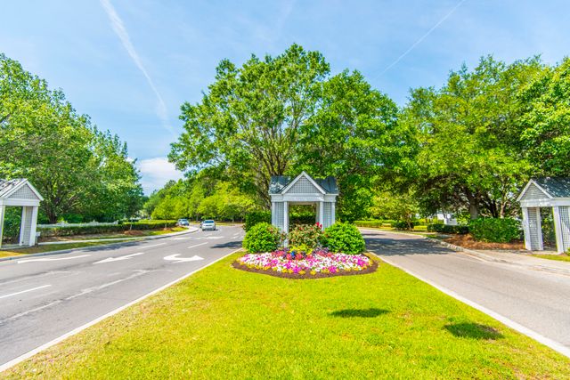 1557 Oakhurst Drive, Mount Pleasant, SC 29466