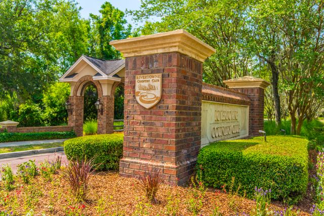 1557 Oakhurst Drive, Mount Pleasant, SC 29466
