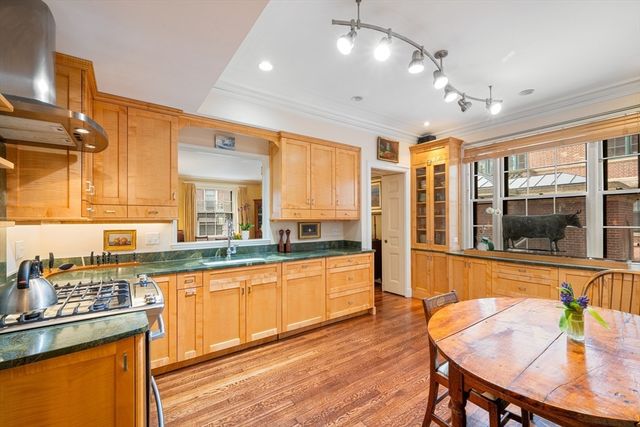 101 Chestnut Street E, Boston, MA 02108