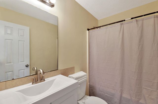 5328 S Ellis St, Wichita, KS 67216