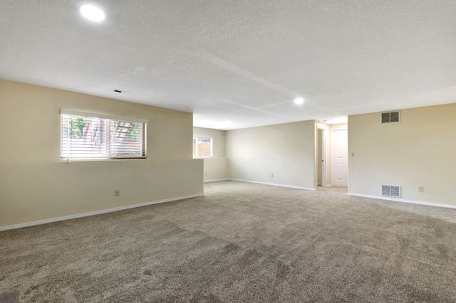 5328 S Ellis St, Wichita, KS 67216