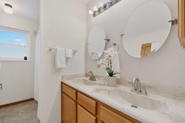 6808 Christy Avenue NE, Albuquerque, NM 87109
