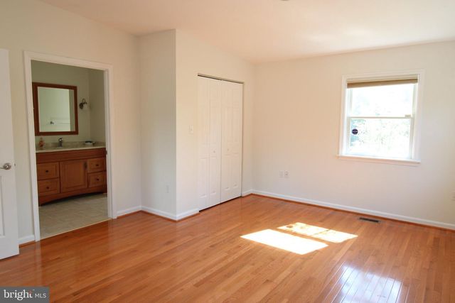 5100 AMPTHILL DR, Alexandria, VA 22312
