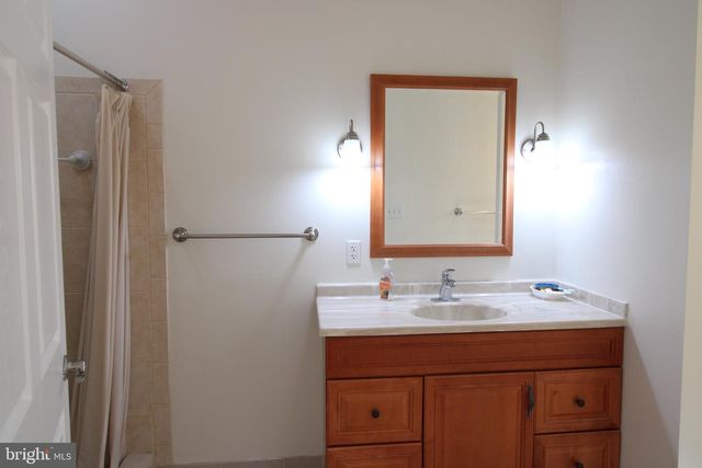 5100 AMPTHILL DR, Alexandria, VA 22312