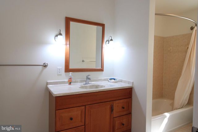 5100 AMPTHILL DR, Alexandria, VA 22312