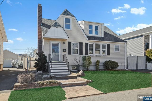 19 Woodward Street, Saddle Brook, NJ 07663