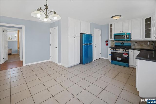 19 Woodward Street, Saddle Brook, NJ 07663