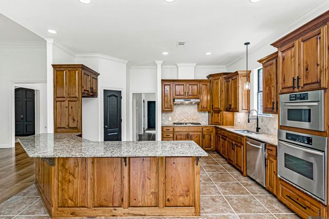 12457 Legacy Hills Dr, Geismar, LA 70734