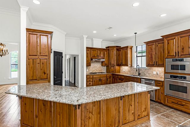 12457 Legacy Hills Dr, Geismar, LA 70734
