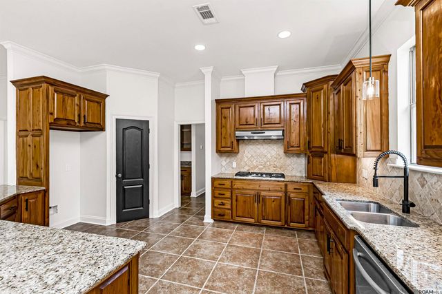 12457 Legacy Hills Dr, Geismar, LA 70734