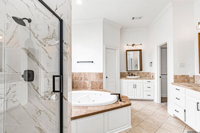 12457 Legacy Hills Dr, Geismar, LA 70734