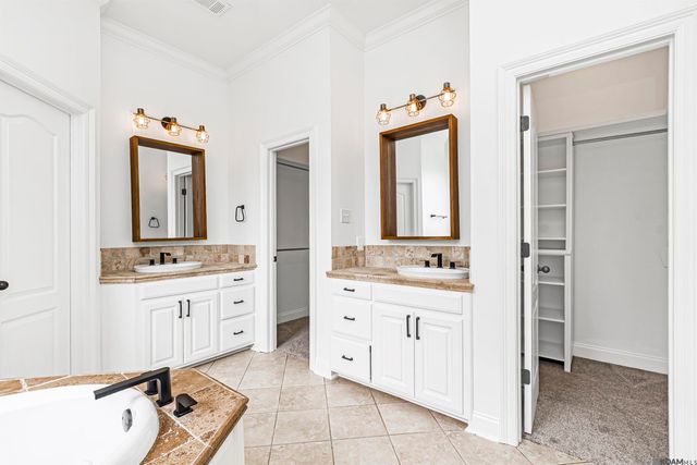 12457 Legacy Hills Dr, Geismar, LA 70734