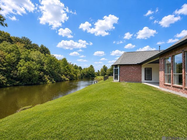 12457 Legacy Hills Dr, Geismar, LA 70734