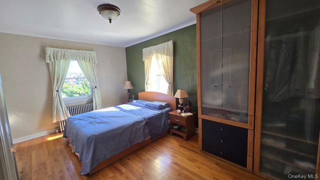 39 Lipton Lane, Williston Park, NY 11596