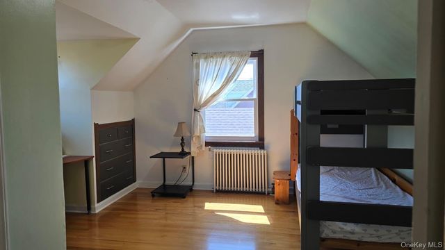 39 Lipton Lane, Williston Park, NY 11596